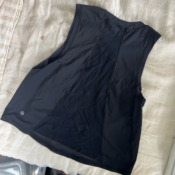 Lululemon Mesh Running Singlet - Picture 2 of 3